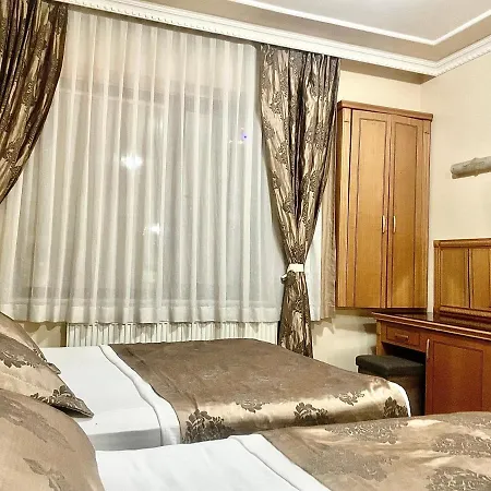 Hotel Taksim Grand Papirus 3*